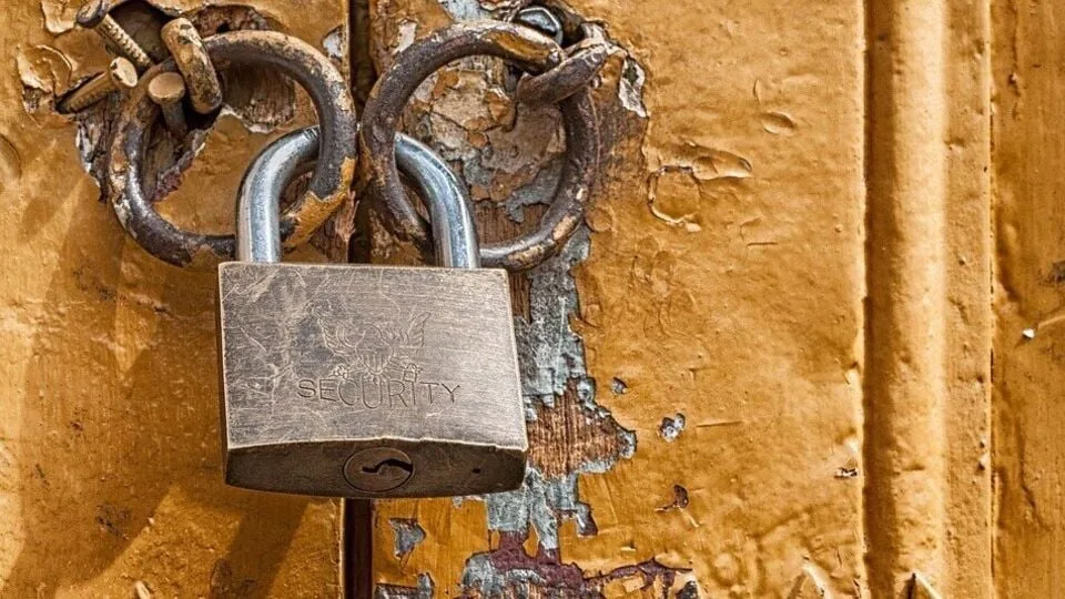 Money Luck: வாழ்கையில முன்னேற்றம் ஆகலாயா.. வீட்ல இந்த பொருட்களை வச்சிக்காதீங்க