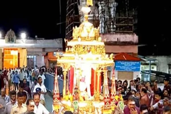 Golden Chariot: நவராத்திரி திருவிழா ..பழனியில் தங்க ரத புறப்பாடு 9 நாட்கள் ரத்து!