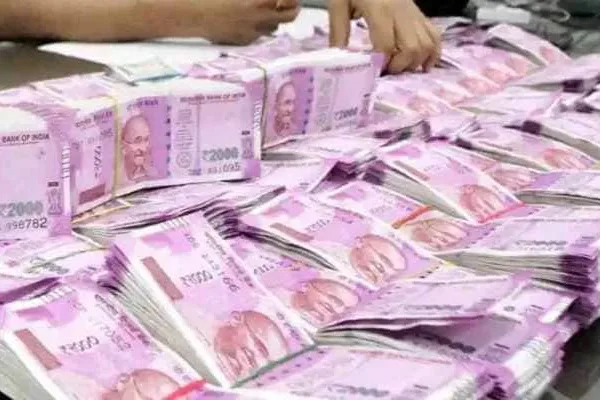 உரிமம் இல்லாத திருட்டு படம் வெளியீடு…!  திரைத்துறை ஆண்டுக்கு ரூ.20,000 கோடி வரை இழப்பு…! மத்திய அரசு அதிர்ச்சி தகவல்…!