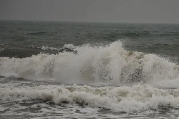 Heavy rain warning in Cuddalore district advises to be safe   கடலுார் மாவட்டத்தில் கனமழை எச்சரிக்கை பாதுகாப்புடன் இருக்க அறிவுறுத்தல்