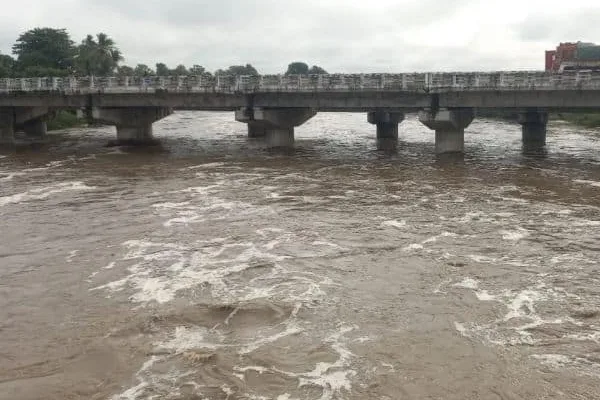 Opening of Komukhi and Manimukta dams, flood warning in Veypur    கோமுகி, மணிமுக்தா அணைகள் திறப்பு வேப்பூரில் வெள்ள அபாய எச்சரிக்கை