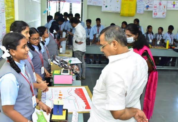 Science Fair at Sarada Vidyashram School சாரதா வித்யாஷ்ரம் பள்ளியில் அறிவியல் கண்காட்சி