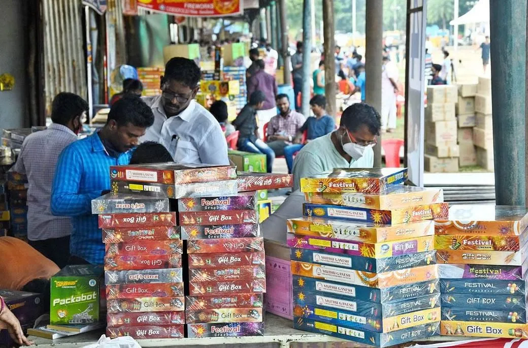 தொடங்கிய தீபாவளி… இந்த தவறை செய்தால் அரசு நடவடிக்கை எடுக்க வாய்ப்பு…! எல்லாம் கவனமாக இருங்க…!