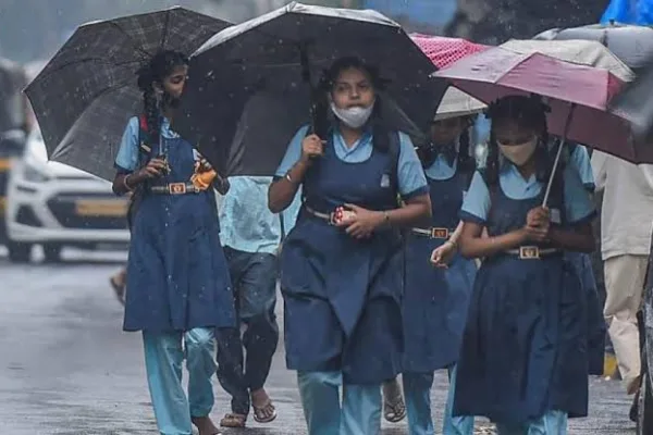 தொடர் கனமழை… இன்று எந்தெந்த மாவட்ட பள்ளிகளுக்கு விடுமுறை…? ஆட்சியர்கள் அறிவிப்பு…