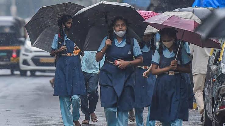 தொடர் கனமழை… இன்று எந்தெந்த மாவட்ட பள்ளிகளுக்கு விடுமுறை…? ஆட்சியர்கள் அறிவிப்பு…