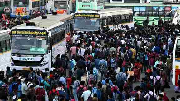நாளை முதல் 3 நாட்களுக்கு தொடர் விடுமுறை..!! உற்சாகத்துடன் சொந்த ஊருக்கு படையெடுக்கும் மக்கள்..!!
