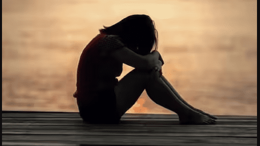 பெரும் அதிர்ச்சி..!! 4 வயது சிறுமியை பலாத்காரம் செய்த காவலர்..!! புரட்டி எடுத்த மக்கள்..!!