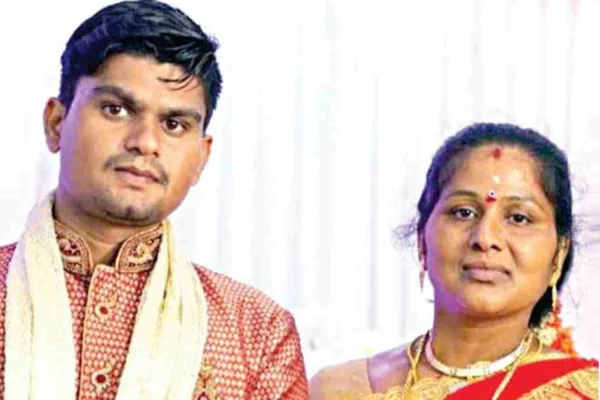 மகன் இறந்த சோகம்..!! அதே ஃபேனில் தூக்கிட்டு தற்கொலை செய்து கொண்ட தாய்..!!