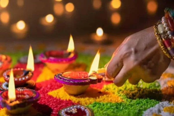 Lakshmi Kubera Poojai 2023: தீபாவளி அன்று லட்சுமி குபேர பூஜை செய்ய உகந்த நேரம் இதுதான்?