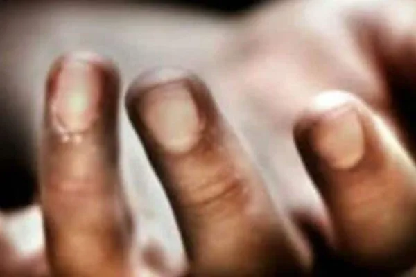 Crime : கல்லூரி விடுதியில் மாணவர் எடுத்த விபரீத முடிவு.. காலையில் காத்திருந்த அதிர்ச்சி.. போலீசார் விசராணை!