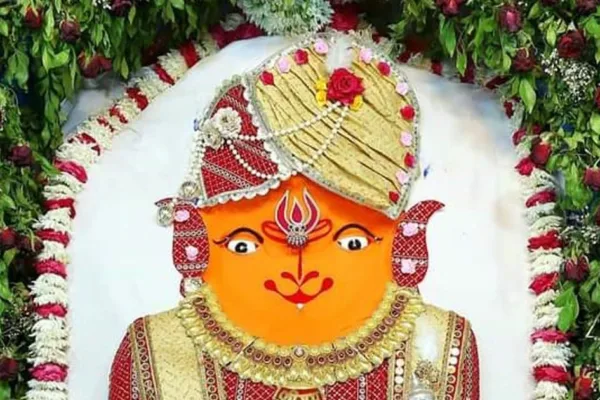 ஹீரே வாலி போஷாக் பஹனெங்கே அலீஜா சர்கார், சவுத் கி தீம் பர் நிபாய் ஜாகி 400 வருஷம்