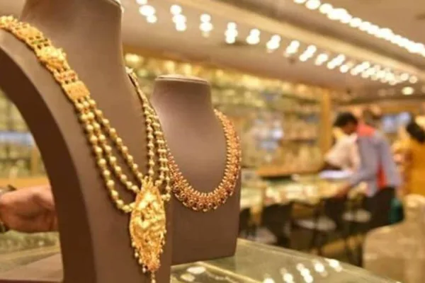 Today Gold Rate: அதிரடியாக குறைந்தது தங்கம் விலை..எவ்வளவு தெரியுமா? - இன்றைய நிலவரம் இதோ!