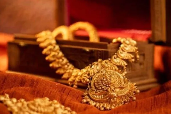 Today Gold Rate: நகை வாங்குபவர்களுக்கு ஷாக் நியூஸ்! தங்கம் விலை கிடுகிடு உயர்வு! எவ்வுளவு தெரியுமா?