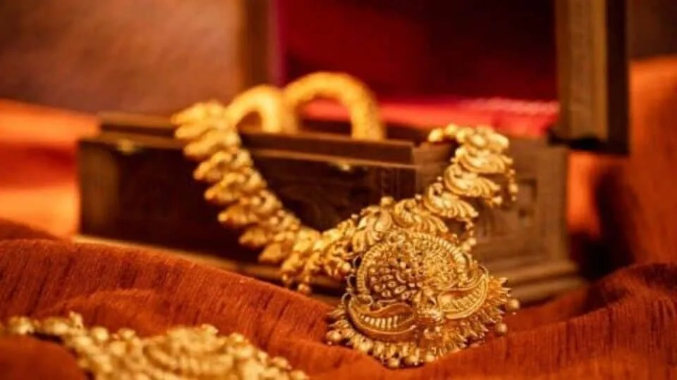 Today Gold Rate: நகை வாங்குபவர்களுக்கு ஷாக் நியூஸ்! தங்கம் விலை கிடுகிடு உயர்வு! எவ்வுளவு தெரியுமா?