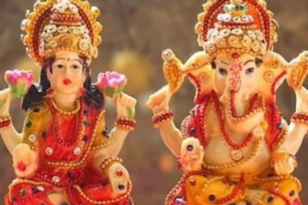 Diwali 2023 : தீபாவளியில் சோமவதி அமாவாசை.. எப்படி எப்போது பூஜை செய்ய வேண்டும் என பார்க்கலாம்!