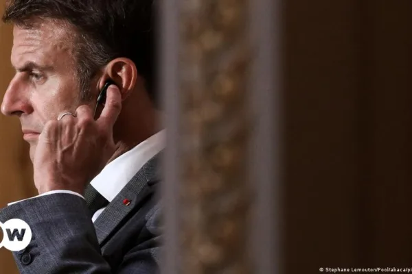 பிரான்ஸ் மற்றும் இமிகிரேஷன் பில் பாஸ், மேக்ரோன்கள் பார்ட்டியில் பகாவத்