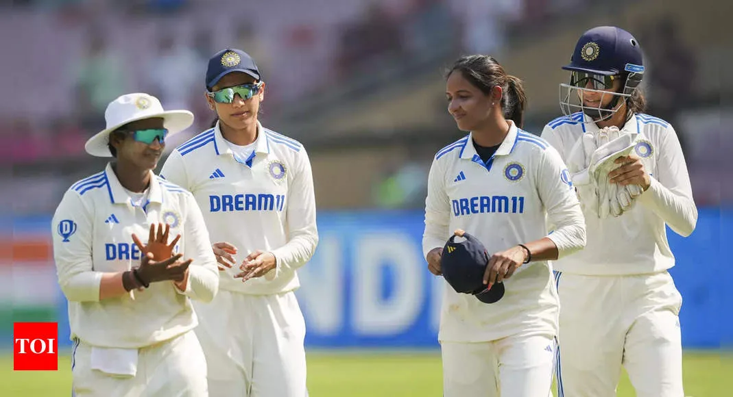 ஆஸ்திரேலியா பெண்கள் 68.0 ஓவர்களில் 194/8 |  இந்தியா பெண்கள் vs ஆஸ்திரேலியா பெண்கள் நேரடி ஸ்கோர்: இந்தியா vs ஆஸ்திரேலியா