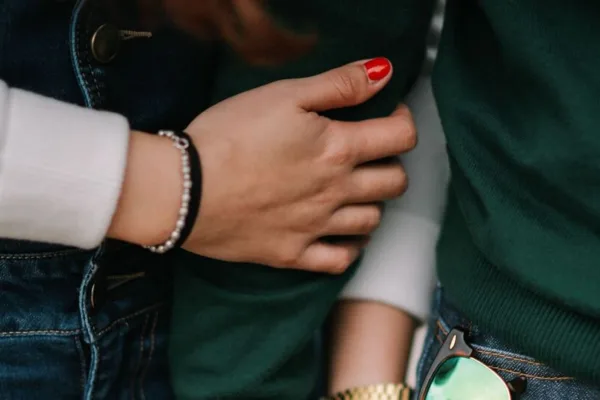 காதல் விஷயத்தில் உணர்ச்சிவசப்பட்டு முடிவுகளை எடுக்க வேண்டாம்.. இன்றைய காதல் ராசிபலன்!