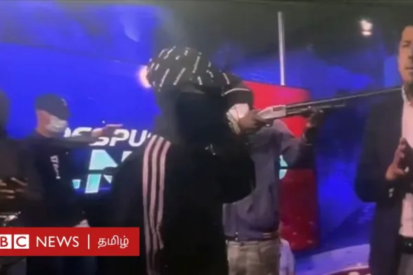 ஈக்வெடார்: நேரலையில் நெறியாளர் மீது துப்பாக்கி வைத்த கும்பல் - டி.வி. நிலையத்திற்குள் என்ன நடந்தது?