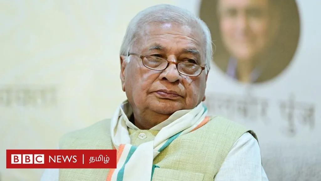 கேரளா: மாணவர் அமைப்புக்கு எதிராக ஆளுநர் திடீரென சாலையில் அமர்ந்து 2 மணி நேரம் போராட்டம் - என்ன நடந்தது?