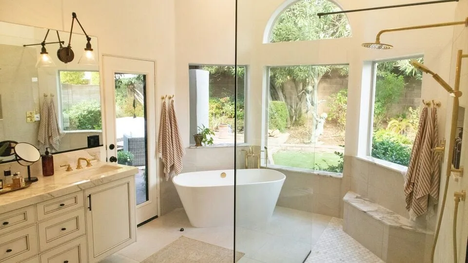 Bathroom vastu tips: குளியலறையில் உள்ள இந்த பொருட்கள் இருக்கா?  கொஞ்சம் ஜாக்கிரதை!
