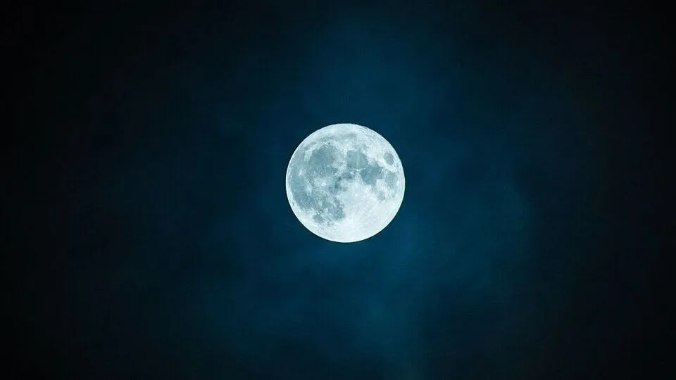 First Full Moon : இந்த வருடத்தின் முதல் பௌர்ணமி.. பூஜைக்கு உகந்த நேரம் இதுதான்!