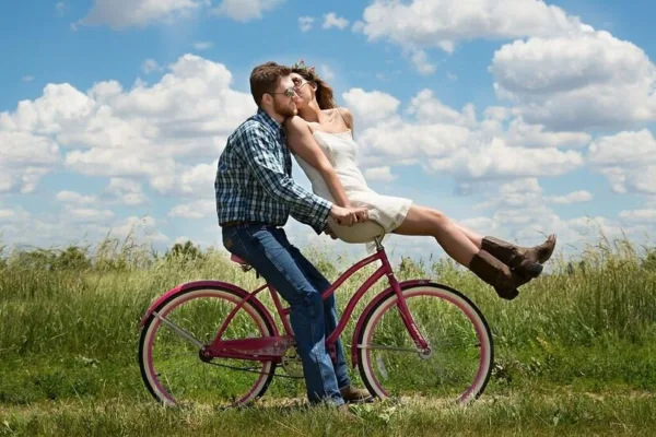 Love Horoscope : இன்று அமோகம்.. திருமண வாழ்க்கையில் காதல் அதிகரிக்கும்.. இன்றைய காதல் ராசிபலன்!