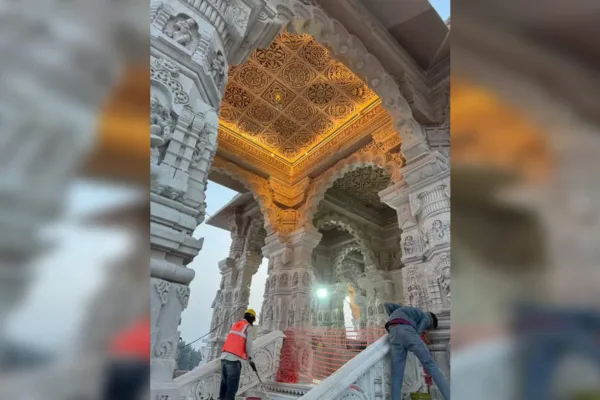 Signify அயோத்தியில் ராம் மந்திர் மற்றும் ராம் பாதையை விளக்கும் அலங்கார தெரு விளக்குகள் |