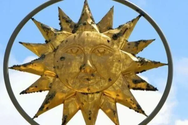 Copper Sun Icon: செப்பு சூரியன் சிலையை வீட்டில் உபயோகிப்பதால் கிடைக்கும் பலன்கள்!