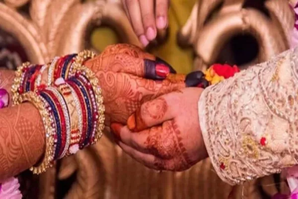 Bedroom Vastu: புதுமணத் தம்பதிகளின் பெட்ரூமை அலங்கரிப்பது எப்படி? - வாஸ்து சொல்லும் குறிப்புகள் இதோ..!